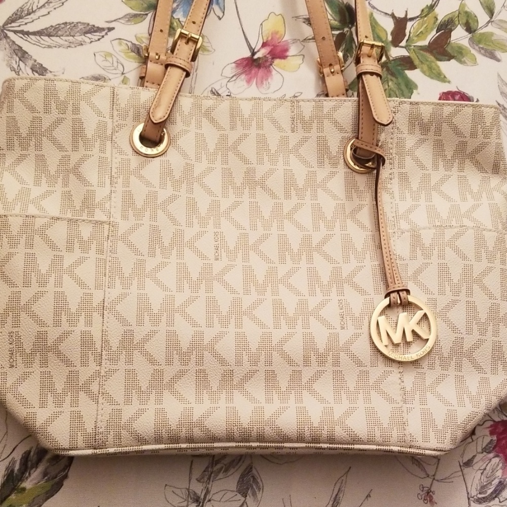 Micheal kors leather purse